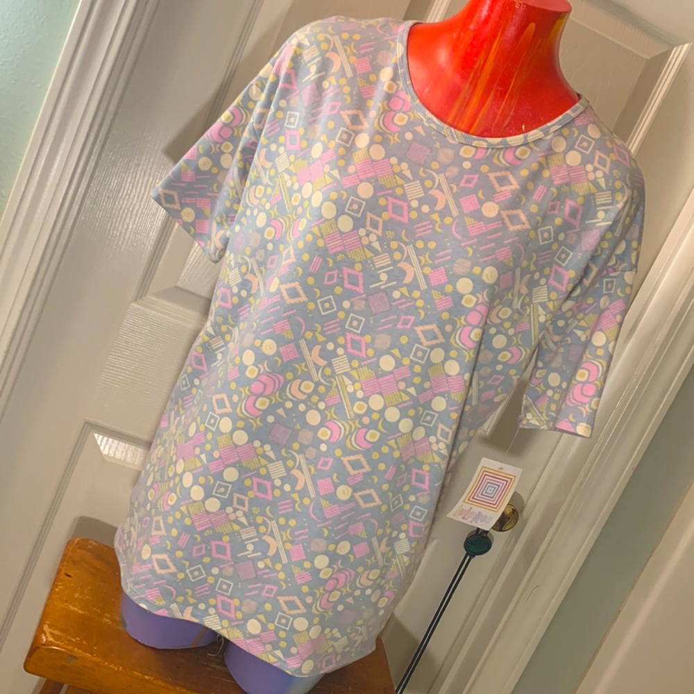 LULAROE Irma Super Fun 80s Pop Top NWT